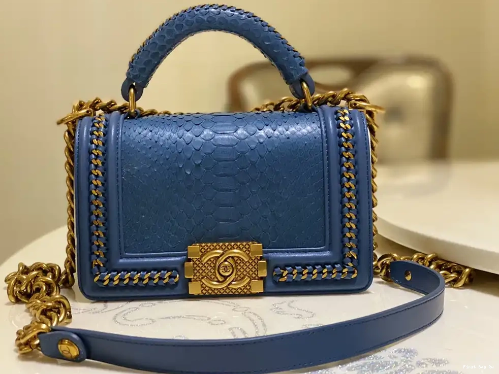 First Bag Ru BOY CHANEL BAG 20CM 0504